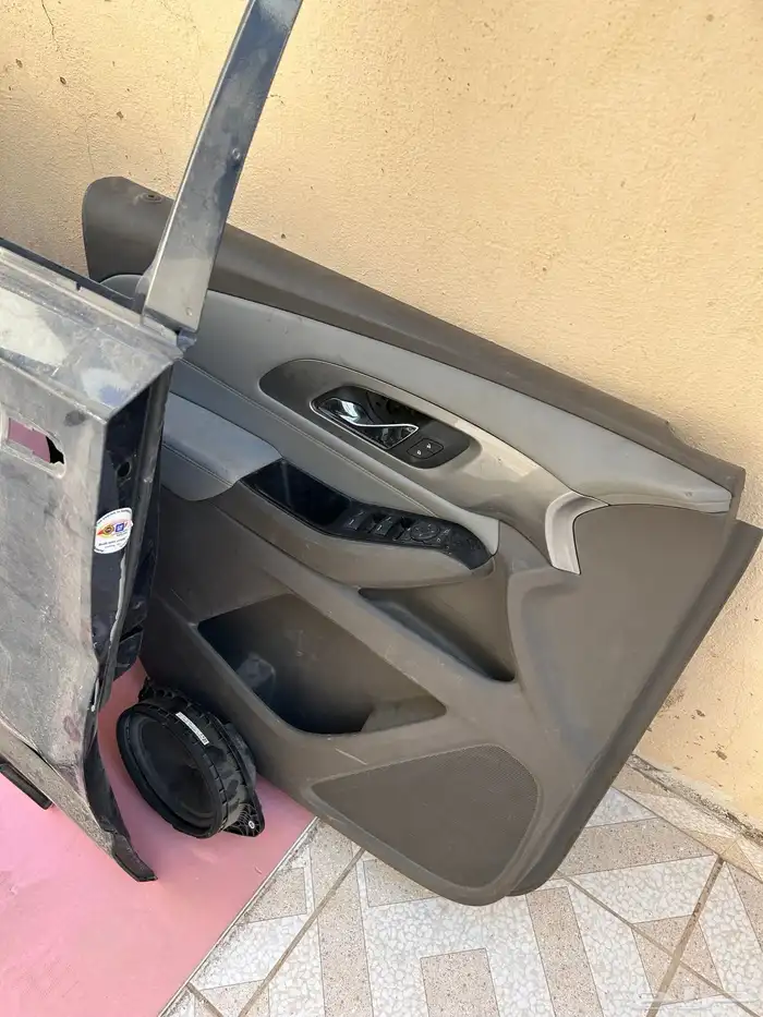 باب سيارة ترافيرس 0