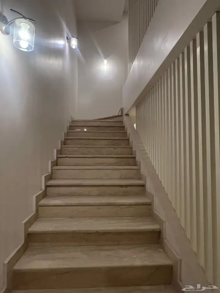 فيلا للبيع تشطيب شخصي بحي الحسام قرب كورنيش الراكة 13