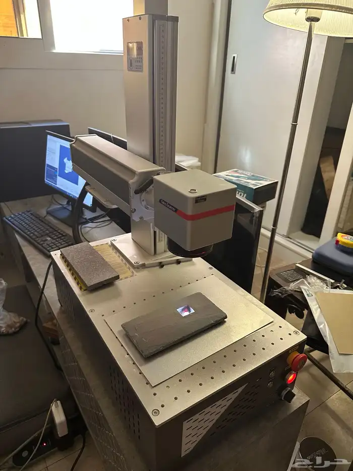 للبيع مكينة ليزر فايبر لنحت المعادن والاحجار 2