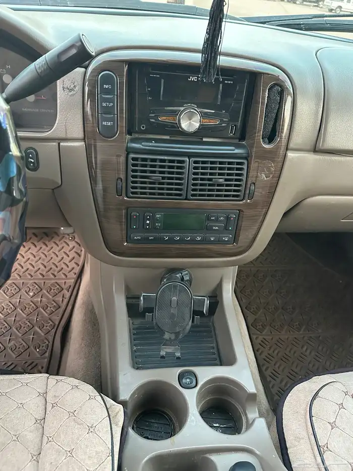 للبيع فورداكسبلورا موديل 2005 5