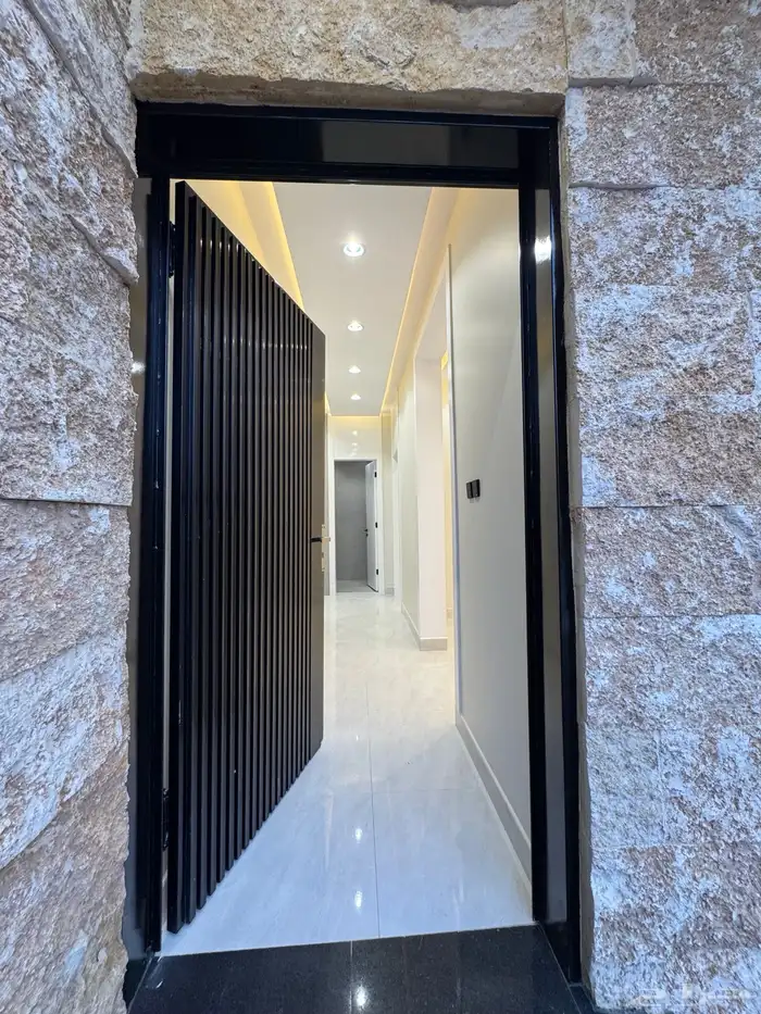 للبيع شقق تمليك أرضي بالمحاله تشطيب vip 550 الف 3