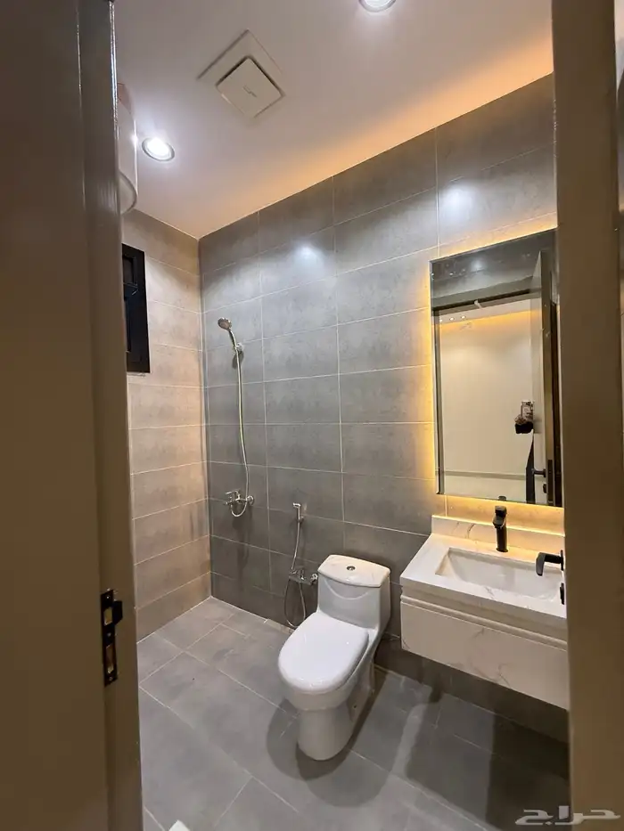 للبيع شقق سكنية بمداخل مستقله بحوش بسعر مناسب 520 الف 20