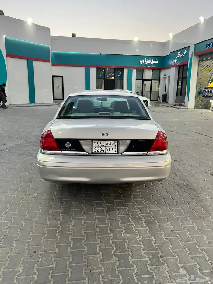 فورد فكتوريا سمني 2012 7