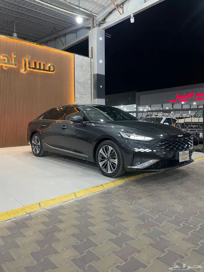 كيا كي 8 موديل 2022 نص فل 3