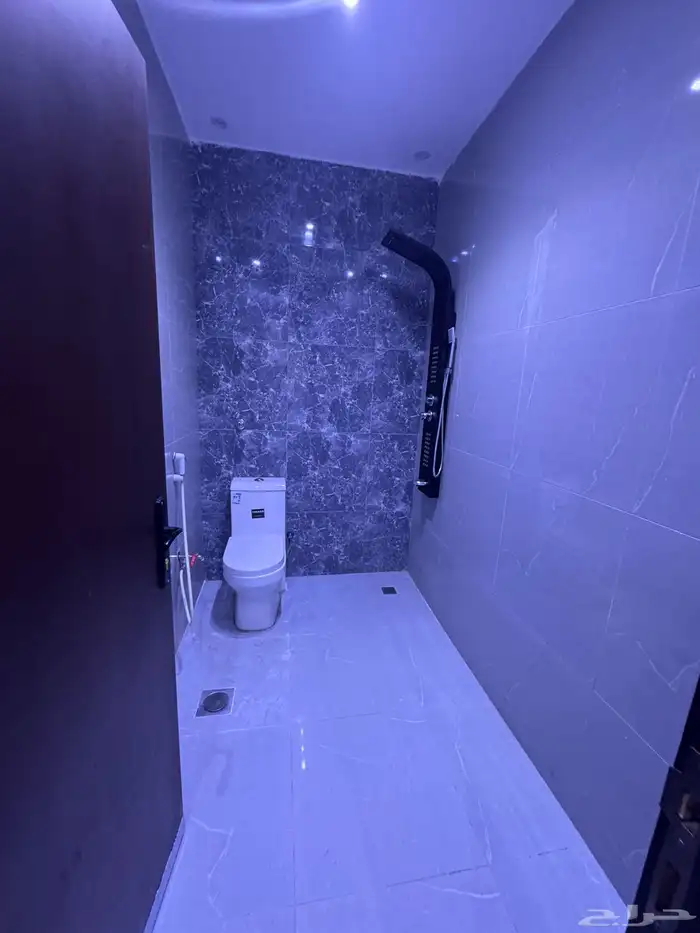 دور ارضي مكون من 5 غرف للإيجار حي الرحمانية 4