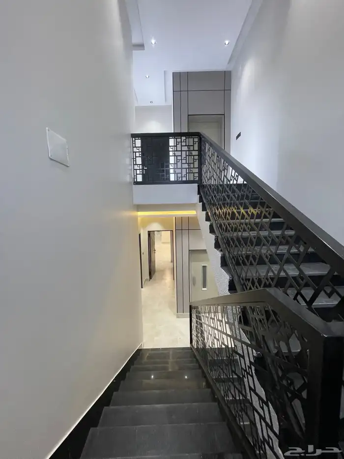 للبيع شقق علويه 6 غرف بسطح خاص ومصعد جاهز 520 الف باالمحاله 17