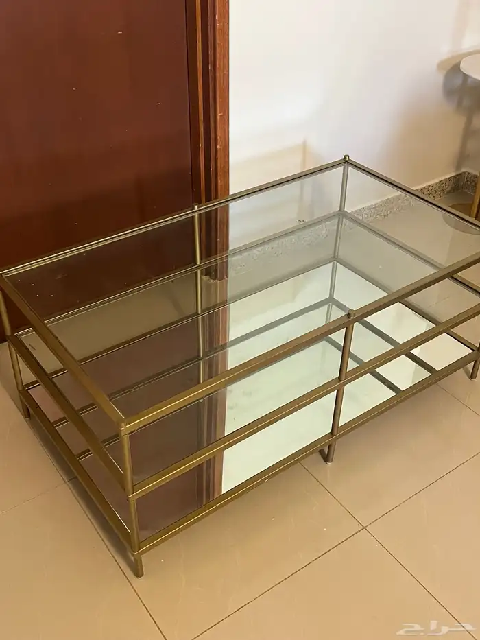 طاولة فخمة ذهبية 0