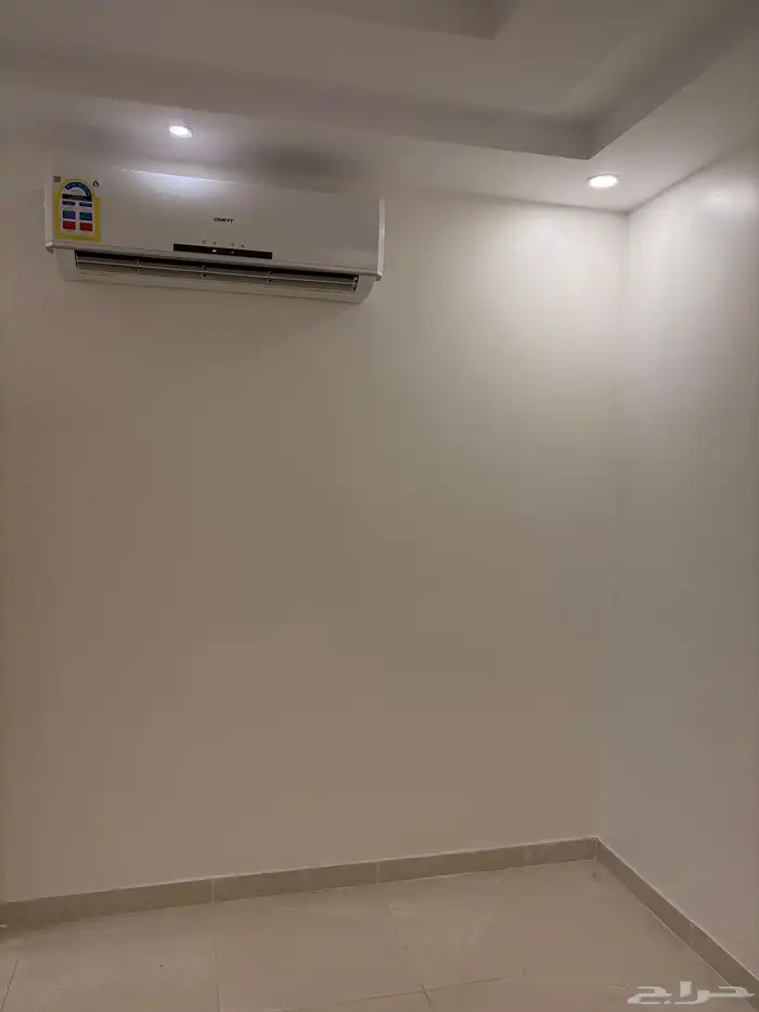 للإيجار شقه في موقع مميز قريبه من قصر أمنية 0