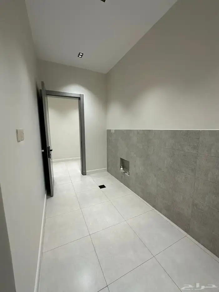 للبيع شقق علوية بمساحات وسيعة ابها بجوار المطار 13