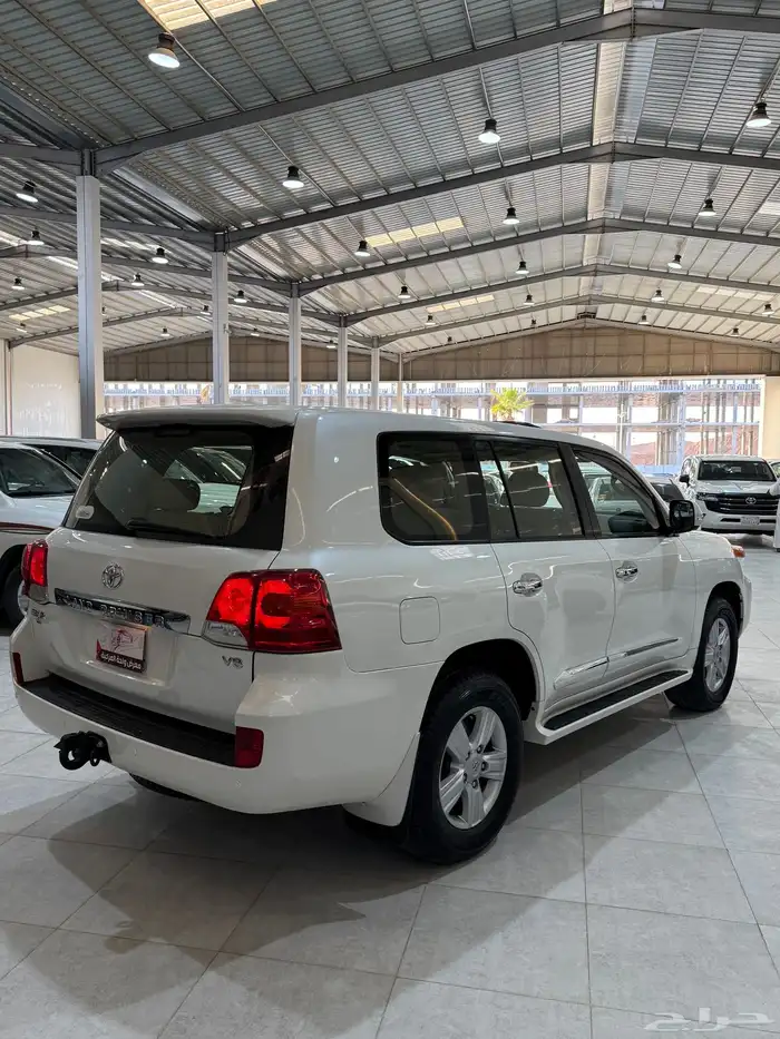 لاندكروزر GXR.2014 سعودي 8 سلندر عداد قليل 4