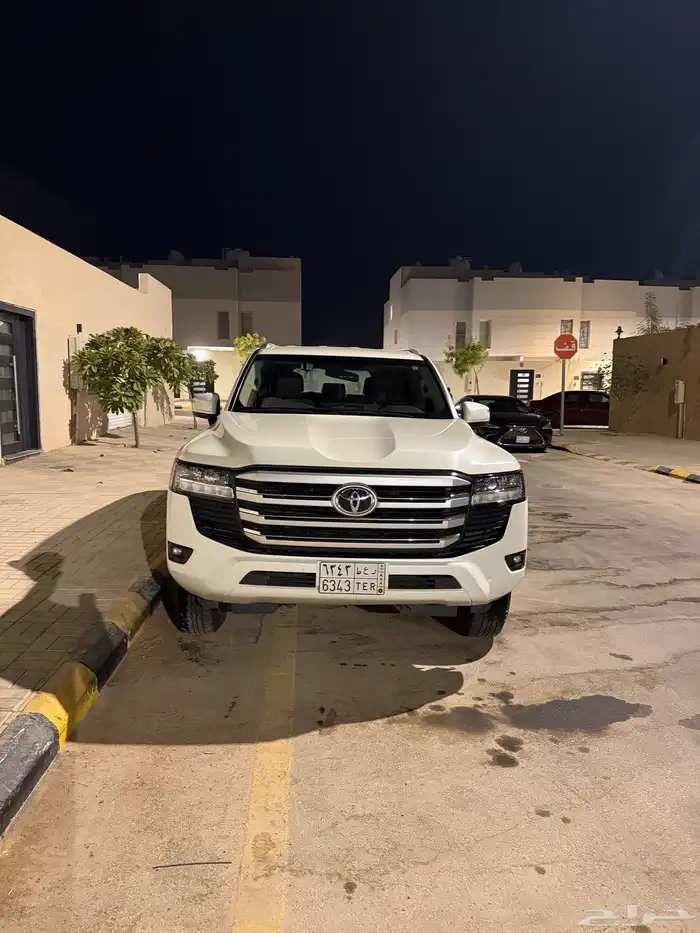 للبيع لاندكروزر 2023 بريمي جكسار GXR1 ديزل 1