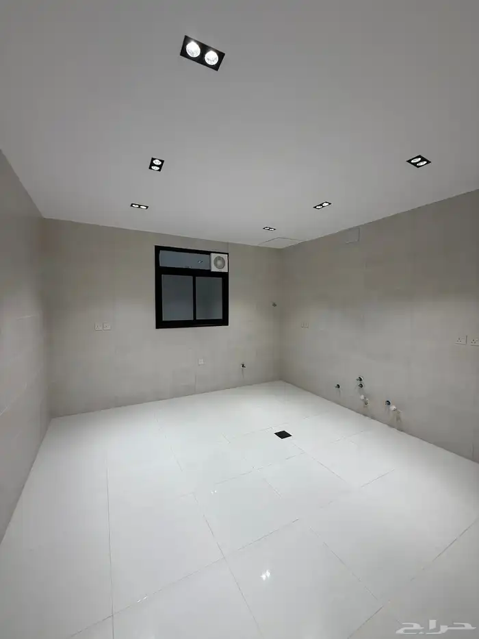 للبيع شقق ارضيه وشقق علويه غرب الخميس حي المعارض 30