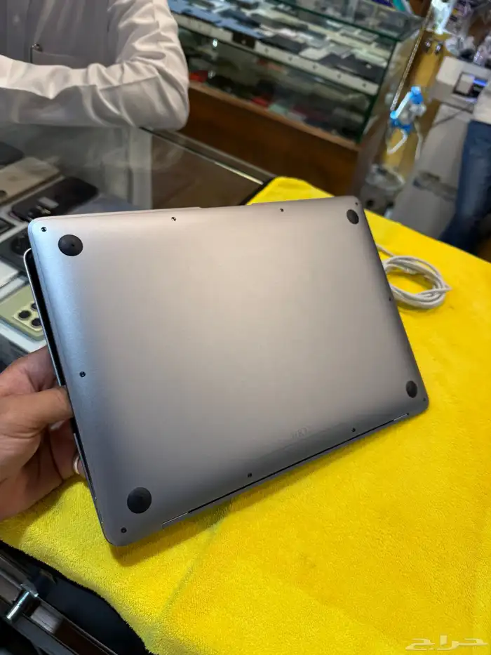 ماك بوك أير 2020 512 قيقاء رام 8 مع الشاحن نصيف 6