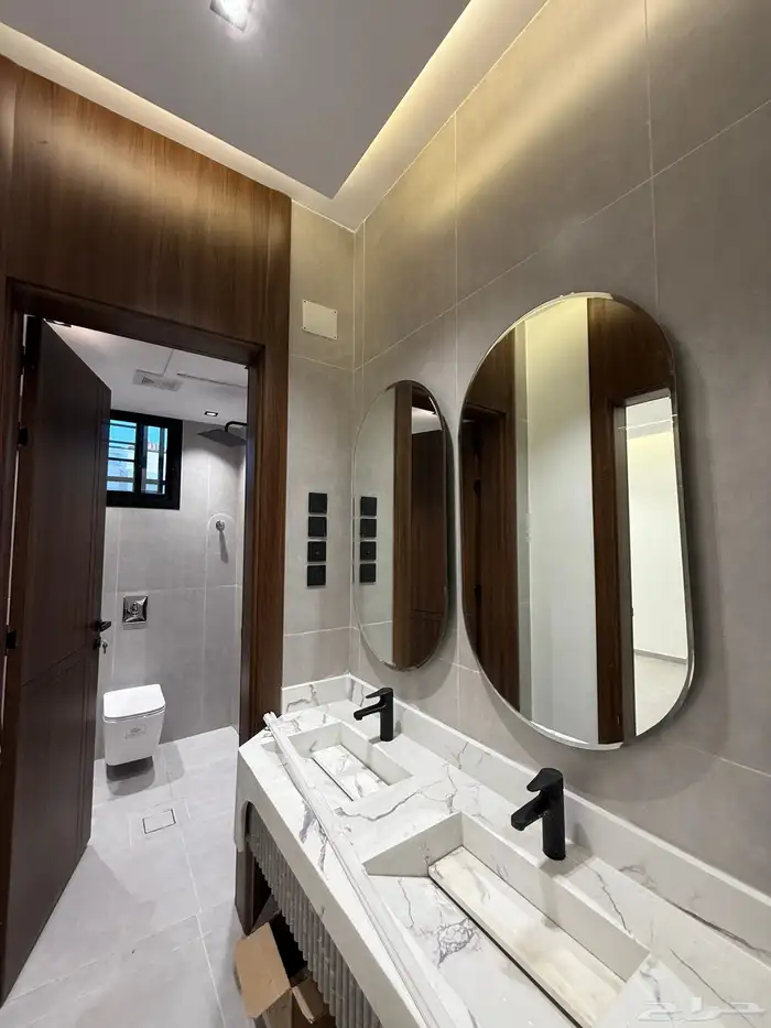 للبيع شقه علويه بمصعد وسطح خاص ف حي الراقي وسط الخدمات 6