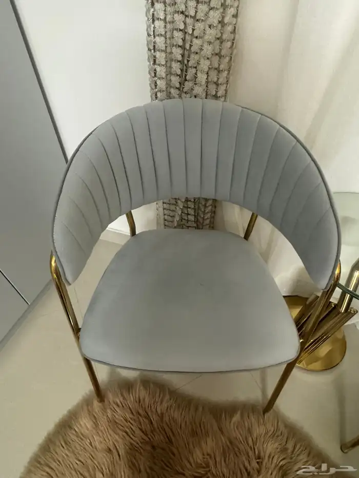 كرسيين وطاولة 1