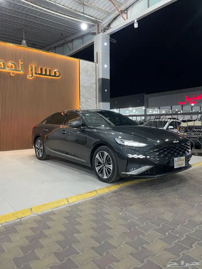 كيا كي 8 موديل 2022 نص فل 2