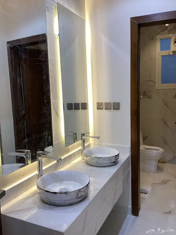 للبيع روف فاخر بتصميم راقي العزيزية أحد رفيدة 5