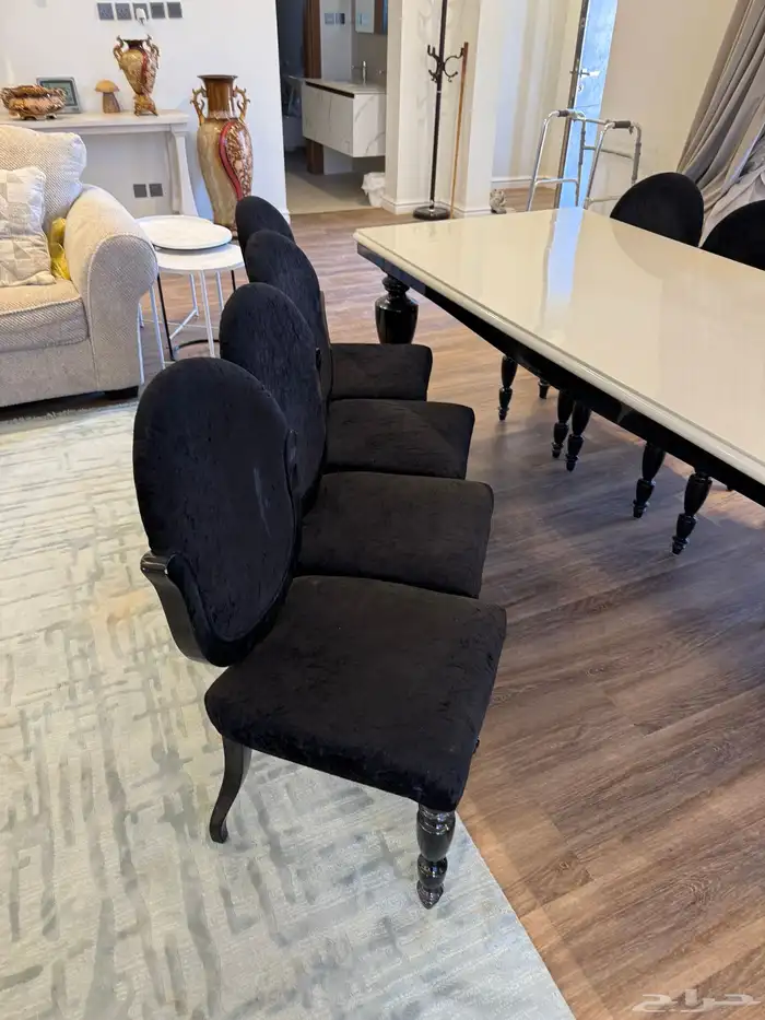 طاولة بي كراسيها 3