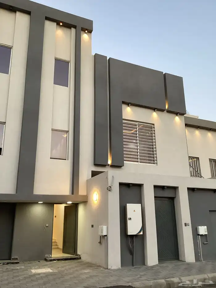 للبيع روف فاخر بتصميم راقي العزيزية أحد رفيدة 0