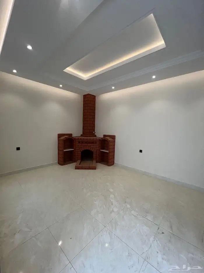 للبيع فيلا فاخرة دورين وملحق حي العزيزية 4