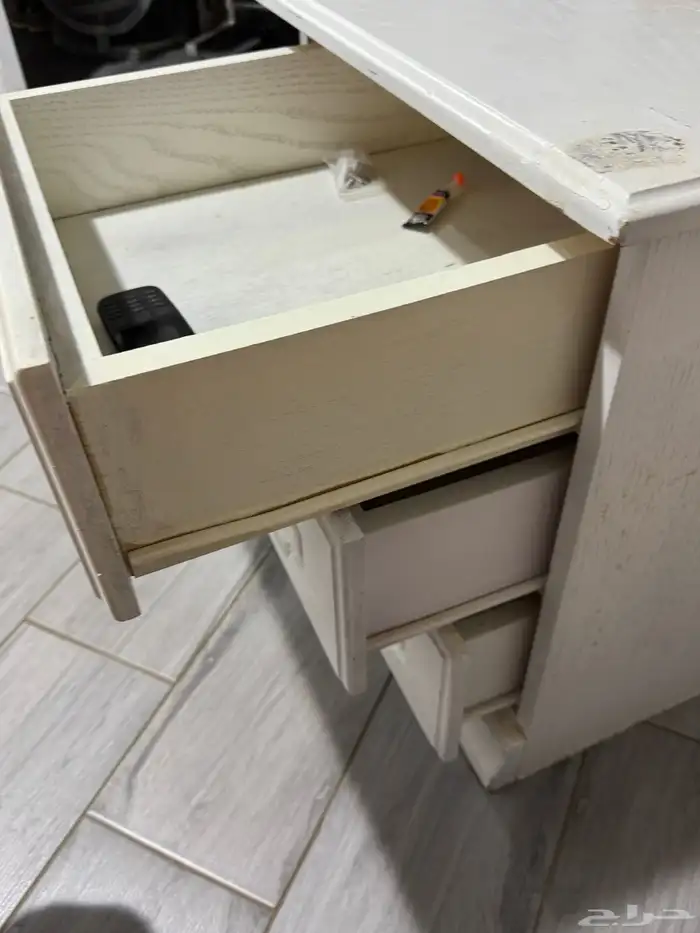 اثاث تلفزيون طاوله كومدينه مرايه سوني ثري لمبه 4