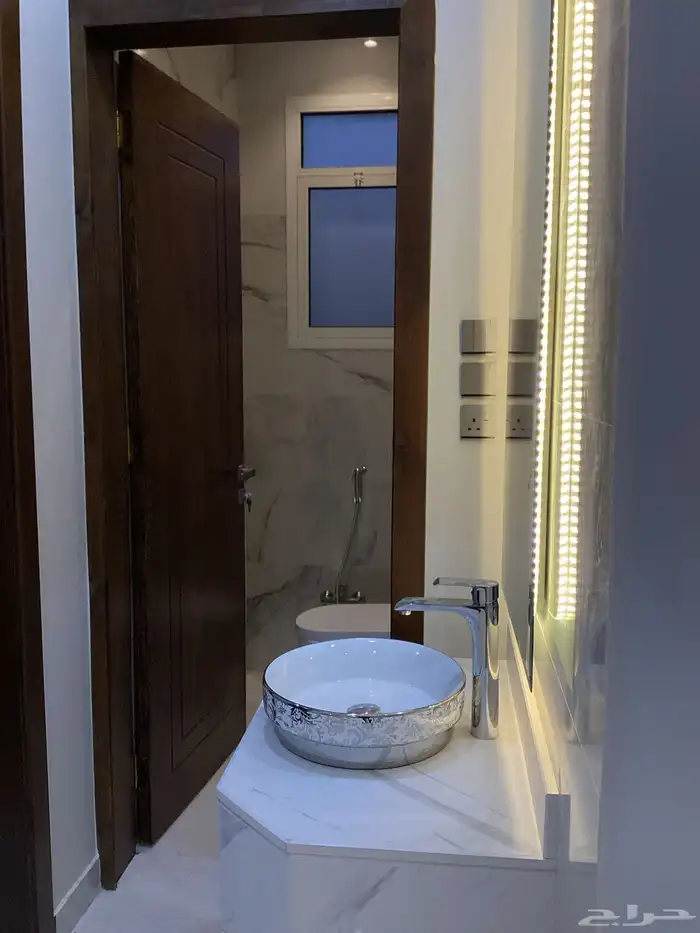 للبيع روف فاخر بتصميم راقي العزيزية أحد رفيدة 23