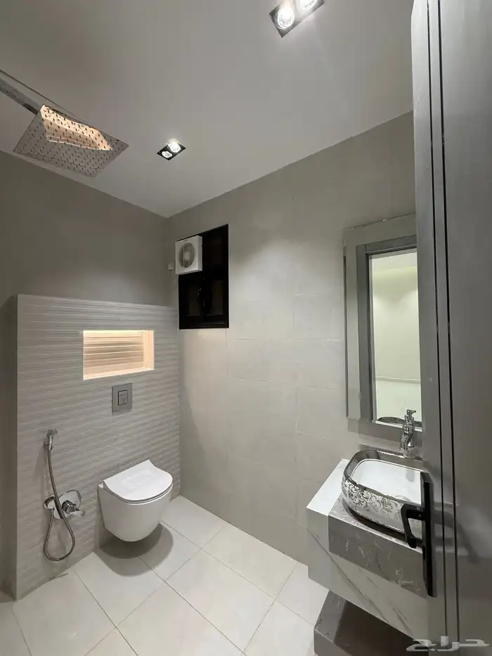 للبيع شقق ارضيه وشقق علويه غرب الخميس حي المعارض 16