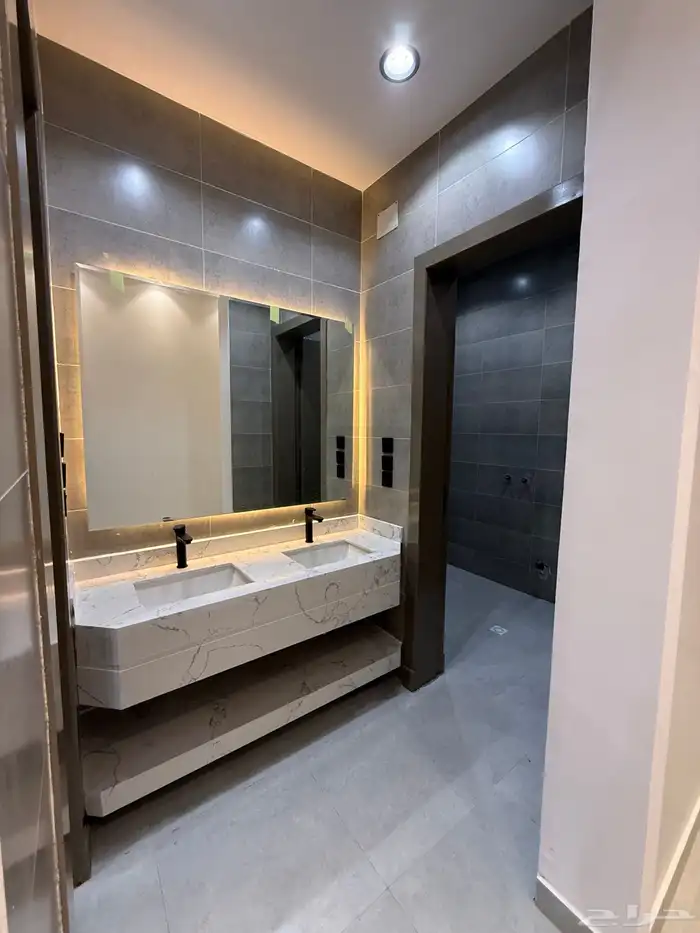 للبيع روف علوي درج داخلي وخارجي بخميس مشيط ب 650 الف 15