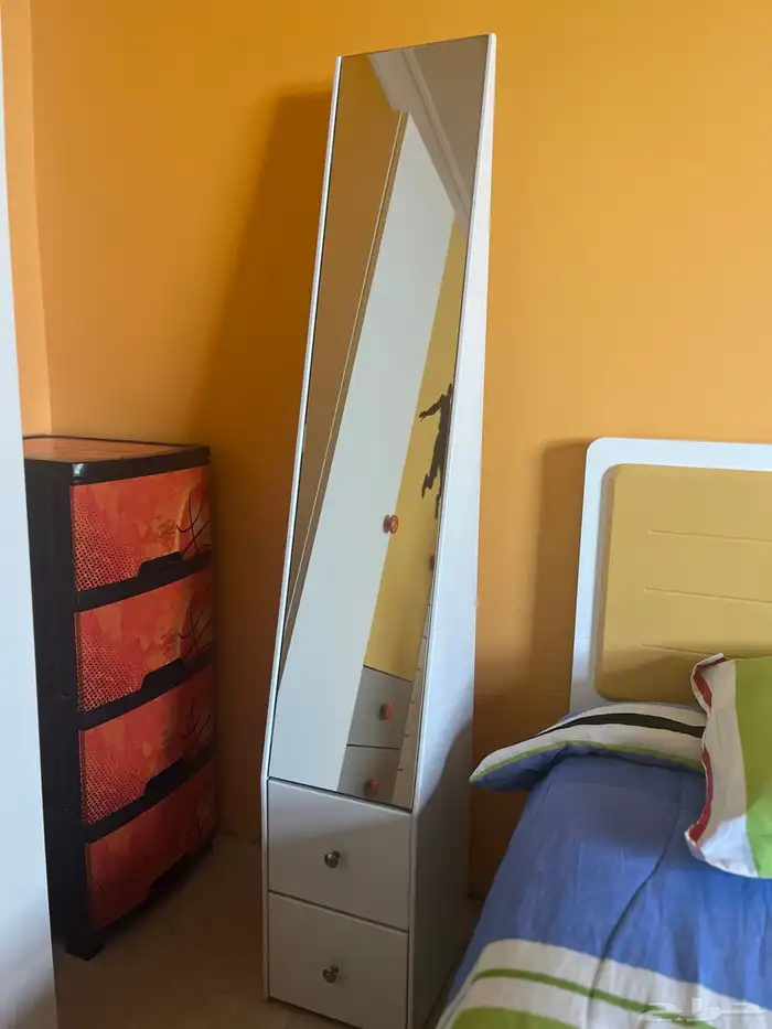 للبيع أثاث غرفة نوم حالة ممتازة جدا ونظيف هوم سنتر 4