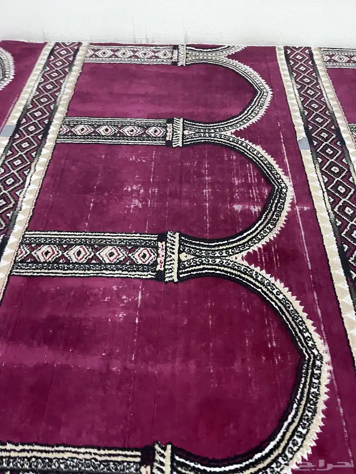 سجاد الجامع متهالك يحتاج إلى تغيير . 0