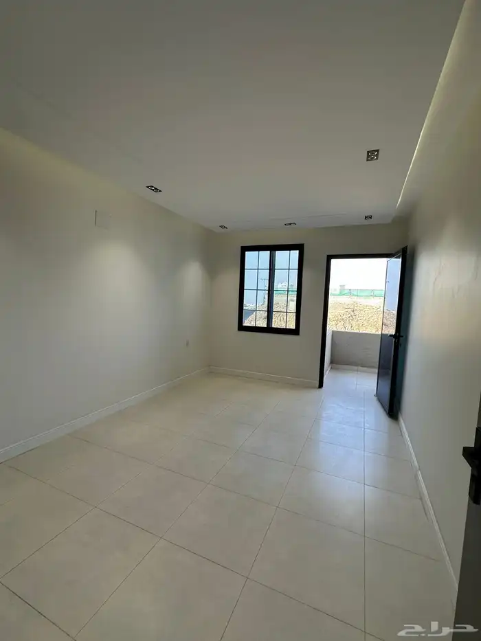 للبيع شقق علوية بمساحات وسيعة ابها بجوار المطار 4