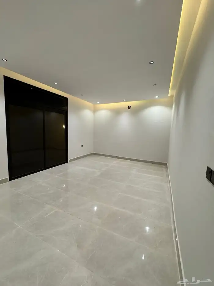 شقه ب مصعد وسطح خاص في حي البيان 9