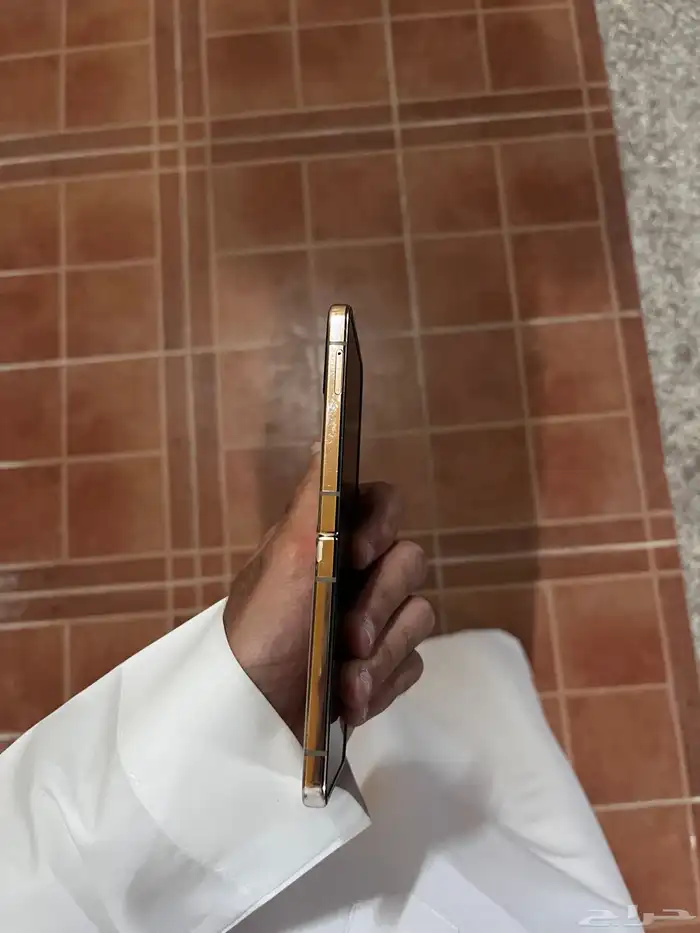 جوال z flip 4 نظيف جدا 3