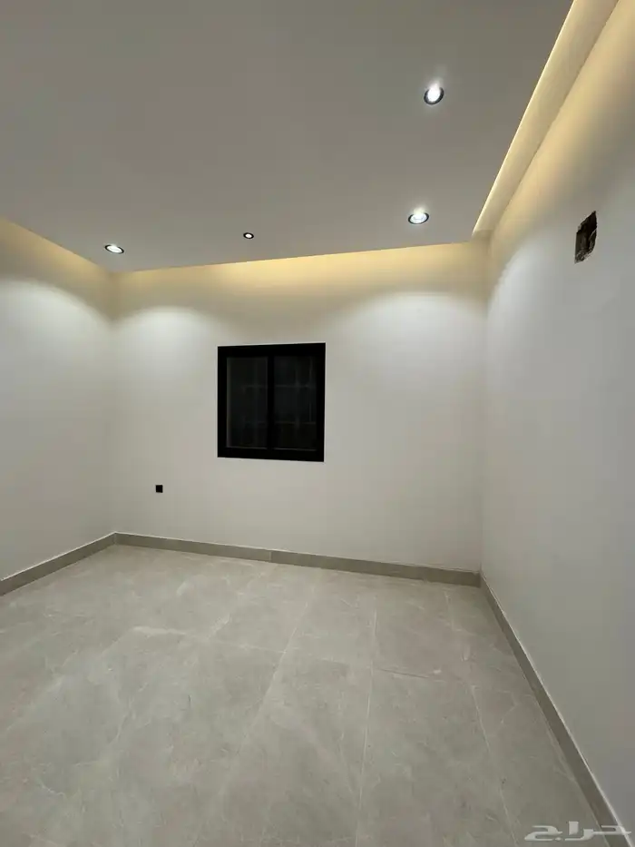 شقه ب مصعد وسطح خاص في حي البيان 15