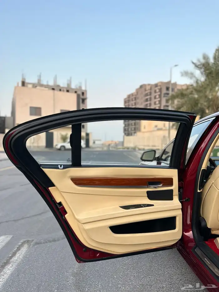 بي ام دبليو الفئة السابعة 2010 22