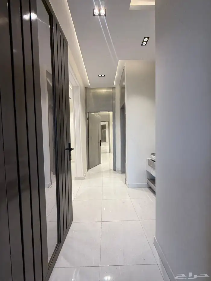 للبيع شقق ارضيه وشقق علويه غرب الخميس حي المعارض 4