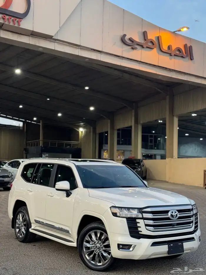 تويوتا لاندكروزر GXR L3 2024 ديزل - شبه الجديد 17