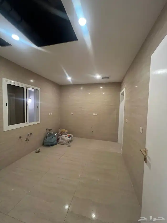 فيلا للبيع تشطيب شخصي بحي الحسام قرب كورنيش الراكة 14