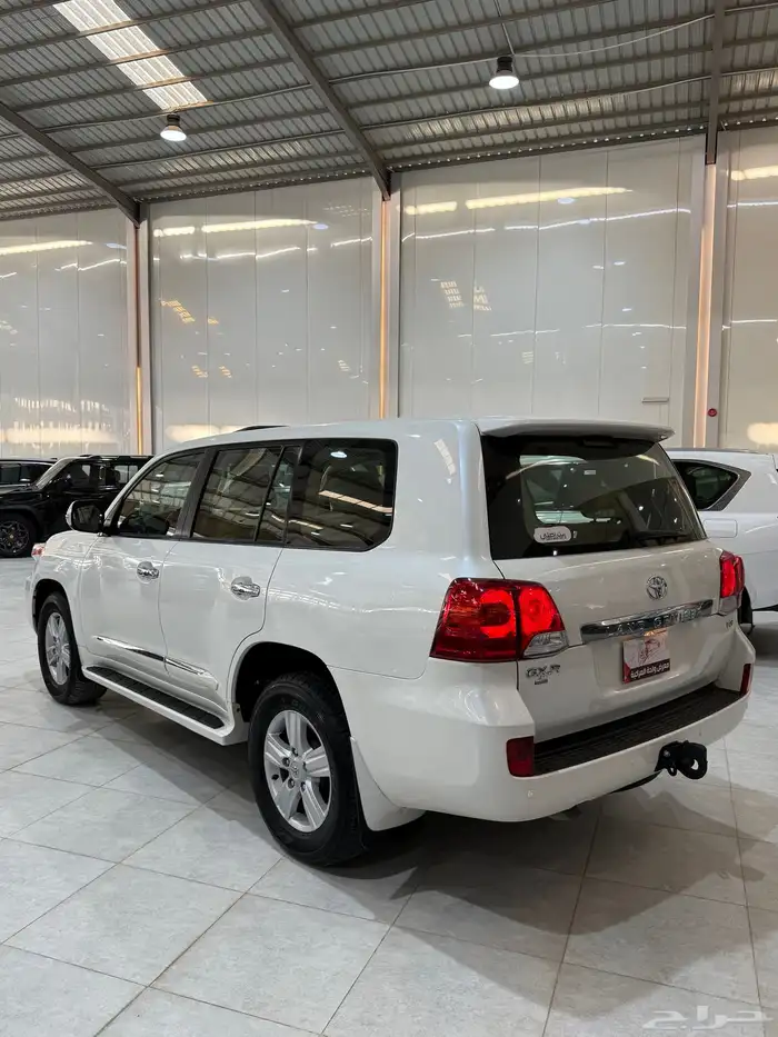 لاندكروزر GXR.2014 سعودي 8 سلندر عداد قليل 3