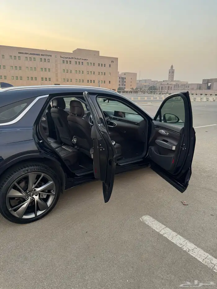 جنسس GV70 2023 17