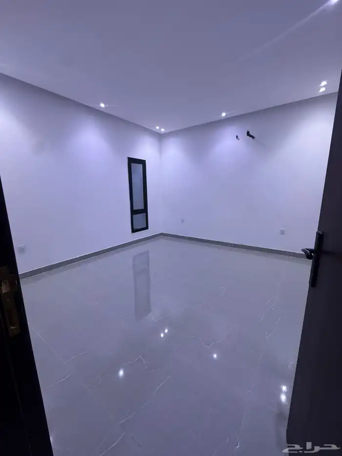 دور ارضي مكون من 5 غرف للإيجار حي الرحمانية 7