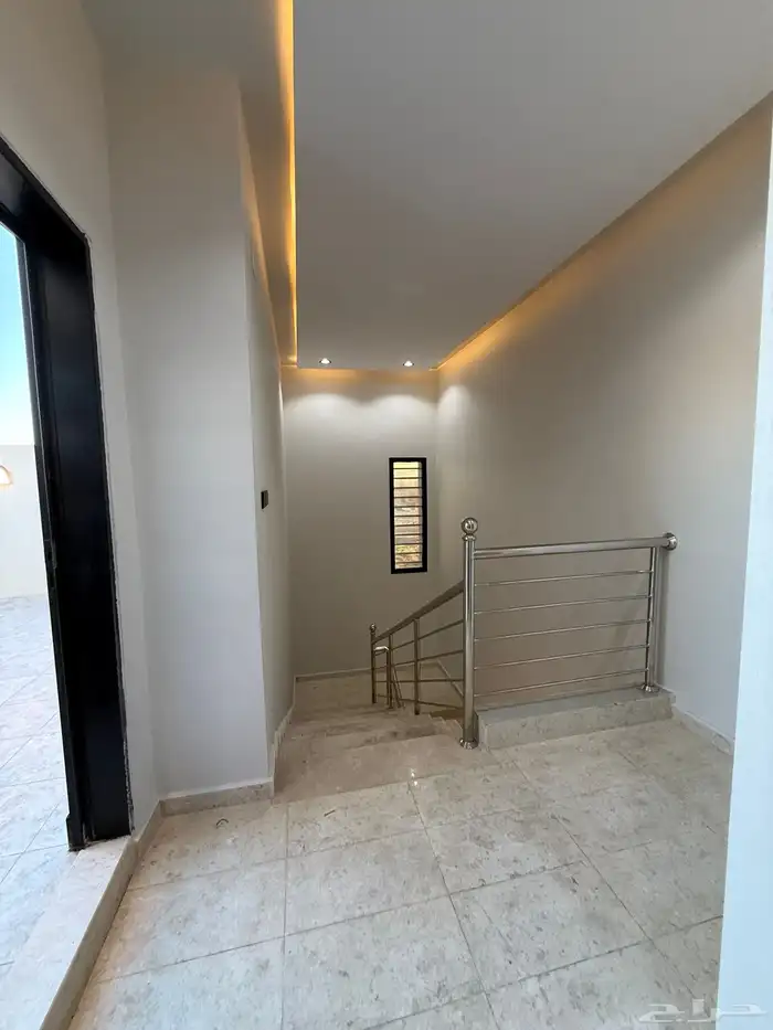 للبيع روف علوي درج داخلي وخارجي بخميس مشيط ب 650 الف 24