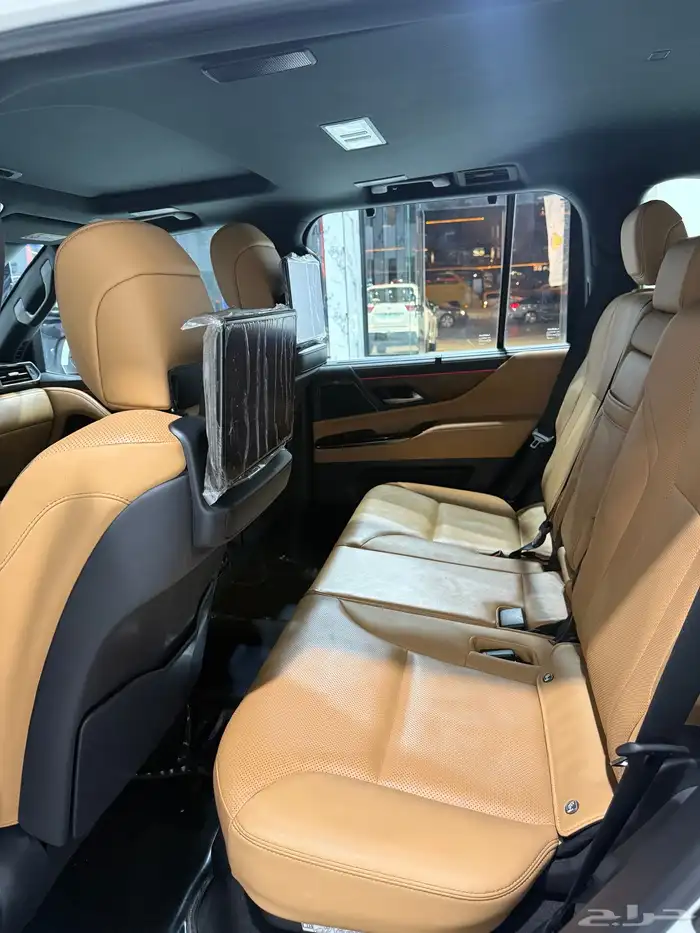 جيب لكزس للايجار 10