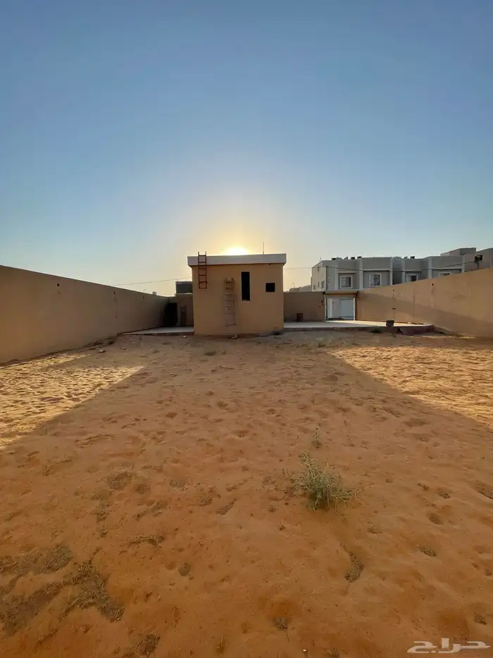 للبيع حوش بحي النقيب 1