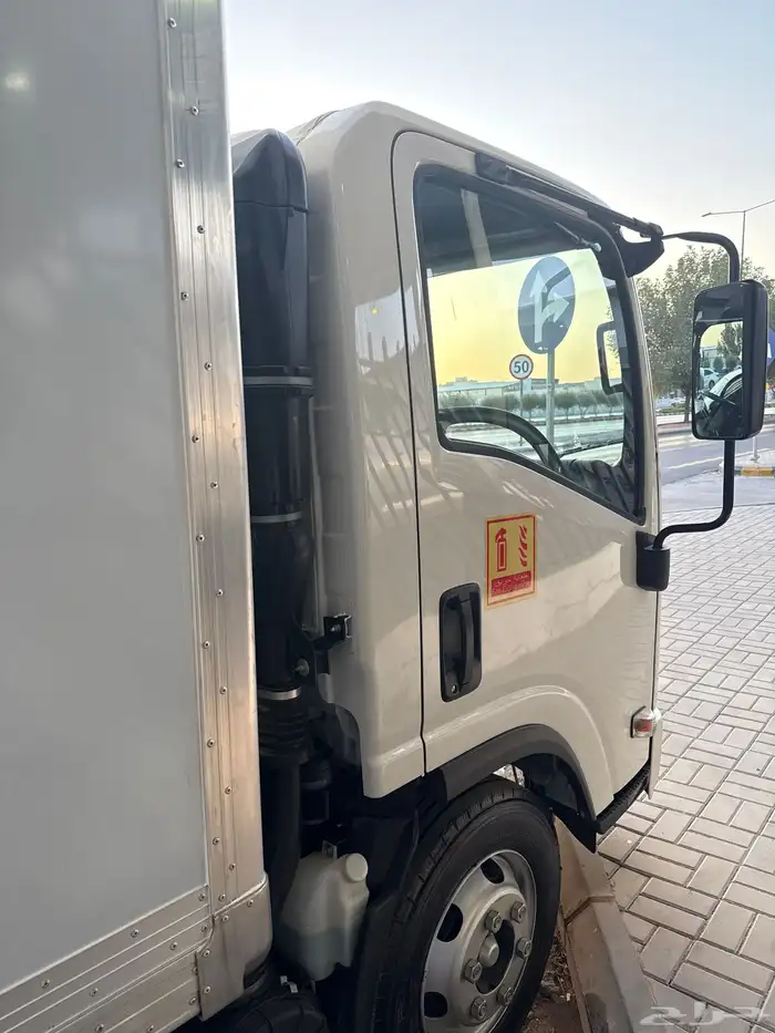 ايسوزو دينه ثلاجة للبيع 2024 5متر 3