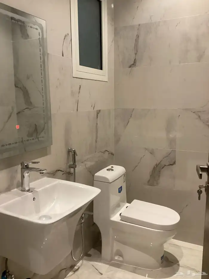 للبيع روف فاخر بتصميم راقي العزيزية أحد رفيدة 28