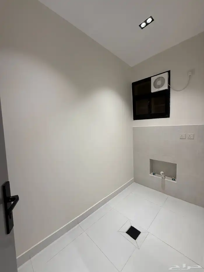 للبيع شقق ارضيه وشقق علويه غرب الخميس حي المعارض 28