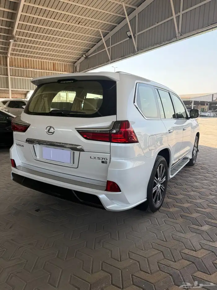 لكزس570 LX موديل 2021 10