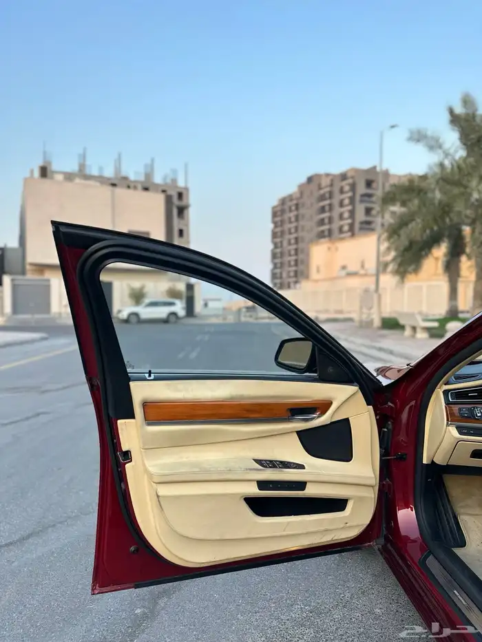 بي ام دبليو الفئة السابعة 2010 11