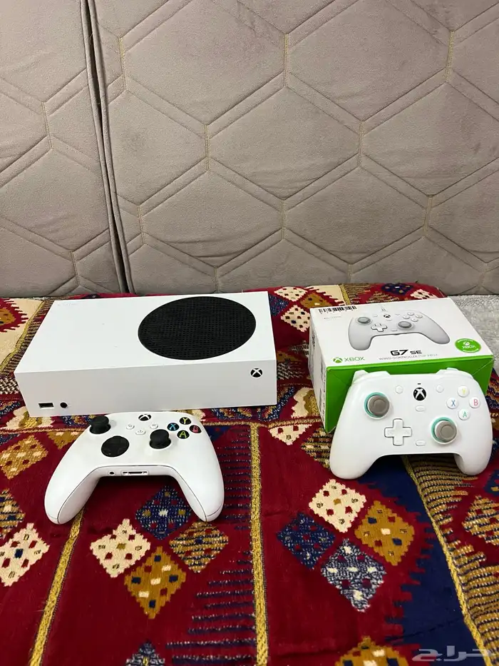 اكس بوكس سيريس اس معى اثنين ايادي نضييف 0